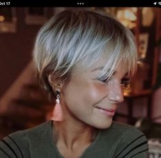 One Length Pixie Haircut, Short Blonde Haircuts Pixie, Pixie Fine Hair, Bob Hair Ideas, Pixie Haircut Ideas, Choppy Hair, Short Hair Trends