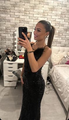 Robe Mirror Selfie, Summer Dress Mirror Selfie, Black Dress Mirror Selfie, Mirror Pick Black Hair Girl, Dress Snap, Algeria Girl, Charli Damelio Photos, Fake Acc, Glam Makeup Look