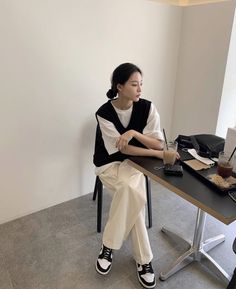 Sweater Vest Outfit, Campus Outfit, Uni Outfits, Looks Street Style, Vest Outfits, 가을 패션, Outfits Fashion, College Outfits