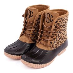 Looking for statement footwear? We’ve put a modern animal print spin on your favorite classic Marleylilly duck boot styles. Our Monogrammed Leopard Duck Boots are a must-have footwear addition to the leopard-loving gal’s wardrobe. Whether you’re looking for leopard print duck boots or cheetah duck boots, these faux leather, faux calf hair and rubber boots will fit the bill. Featuring the warm and waterproof lace-up duck boot design, these comfortable and cute boots are ideal for year-round comfo Duck Boot Socks, Duck Boots Outfit, Leopard Shoes Outfit, Monogrammed Rain Jacket, Womens Duck Boots, Plaid Tote Bag, Duck Boot, Ll Bean Boot, Duck Boots