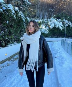 Vinter Mode Outfits, Looks Adidas, 00s Mode, Stile Blair Waldorf, Adrette Outfits, Pullovers Outfit, Winter Outfits Aesthetic, Fest Outfits, Mode Zara