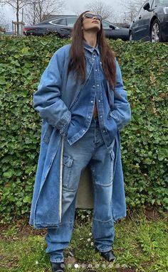 Fall Streetwear Washed Blue Denim Jacket, Bella Hadid Cowboy Outfit, Luxury Washed Denim Cargo Jeans, Bella Hadid Western Outfit, Gigi Hadid Denim, Denim Aesthetic, Winter Styles, Bella Hadid Style, Dream Outfits