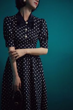 A classic polka-dot dress reminiscent of a retro movie star. 
With a well-thought-out silhouette, the dots scattered on the deep fabric create a noble atmosphere.
 The skirt that spreads gently from the waist is really romantic.



 <color>



 black collar

 white collar






 <Size>





 XS size



 Length: 105cm

 Shoulder width: 34.5cm

 Bust: 80cm

 Waist: 62cm






 small size



 Length: 109cm

 Shoulder width: 35cm

 Bust: 84cm

 Waist: 66cm




 medium size



 Length: 109cm

 Shoulder width: 36cm

 Bust: 88cm

 Waist: 70cm




 L size



 Length: 110cm

 Shoulder width: 37cm

 Bust: 92cm

 Waist: 74cm











 <Material>



 polyester






 <model wearing>



 wearing size



 small size




 model dimensions



 Height: 170cm

 Weight: 55kg

 Bust: 84cm

 Waist: 65cm Dress For Ball, Vintage Long Sleeve Polka Dot Dress, Fitted Polka Dot Vintage Dress, Dress Pro, Vintage Polka Dot Dress With Buttons, Blue Polka Dot Dress Vintage, Vintage Polka Dot Knee-length Dress, Vestidos Retro, Polka Dot Dress