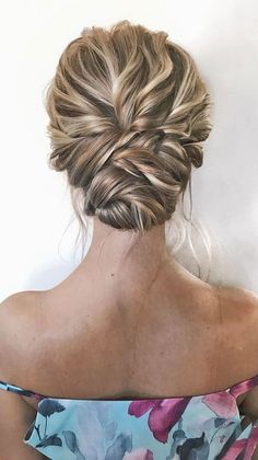 Messy Bridal Updo, Updo Hairstyles Wedding, Romantic Updo Hairstyles, Updo Messy, Chignon Simple, Hairstyle Simple, Hairstyle Updo, Hairstyles Theme