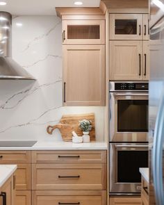 Calacatta Arno Quartz, Kitchen Countertop And Backsplash, Marble Look Quartz, Quartz Calacatta, Quartz Countertop Colors, Green Building Design, Calacatta Quartz, Countertop Colours