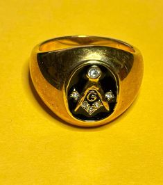 Vintage MASONIC Man's Ring Sz. 11 Golden, Mason symbol Jewelry, Black Enamel CZ Cubic Zirconia, Retro Style, Freemasonry, Freemasons, Masons LOT  902-5 SIZE 11 RING NO HALLMARK NOT SIGNED  RING IS MAGNETIC - ONLY COLOR IS GOLD GOLD PLATED COSTUME JEWELRY COLOR IS GOLDEN - GOLD TONE , black enamel with CZ Cubic Zirconia - COSTUME JEWELRY  AUTHENTIC  Used  condition. Note: Good condition - see photos for size & condition Please View Photos What You See is What You Get All Sales Final  Free Shipping in USA - USPS Ground Advantage  Overnight / Expedited Shipping will cost Buyer extra  Please contact me before purchase to adjust shipping.  No Delivery outside of USA All Sales are Final - No Returns or Refunds Formal Round Enamel Diamond Ring, Gold Enamel Ring With Diamond Accents For Formal Occasions, Classic Oval Enamel Jewelry, Classic Enamel Ring Jewelry, Classic Enamel Hallmarked Rings, Classic Enamel Ring, Symbolic Diamond Rings With Diamond Accents, Black Heirloom Ceremonial Jewelry, Black Heirloom Jewelry For Ceremonial Occasions