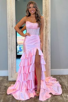 Look stunning and feel confident in our Pink Strapless Scoop Layered Pleated Mermaid Prom Dress with Slit. The elegant design features a flattering scoop neckline and a mermaid silhouette with a pleated skirt. The slit adds a touch of glamour, making it a perfect choice for prom or any formal occasion. Tulle Wedding Dress Mermaid, Orange Homecoming Dresses, Floral Homecoming Dresses, Prom Inspiration, Strapless Long Dress, Stunning Prom Dresses, Homecoming Dresses Tight, Affordable Prom Dresses, Prom Dresses Two Piece