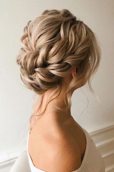 Wedding Guest Hairstyles to Look Your Absolute Best - Love Hairstyles Hairdo For Wedding Guest, Wedding Guest Updo, Wedding Guest Hair, Easy Wedding Guest Hairstyles, Guest Hair, Simple Wedding Hairstyles, Wedding Guest Hairstyles, Classic Hairstyles, Braided Hairstyles For Wedding