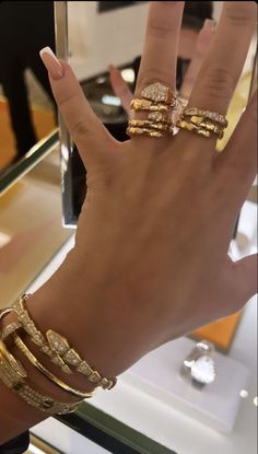 Rich Wealthy, Money Rich, Bvlgari Jewelry, Jewelry Luxury, Jewellery Gold