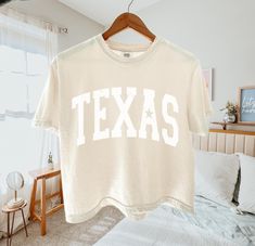 Please read description before purchasing. 100% cotton Comfort Colors boxy cropped shirts. Distressed Texas state tee. Printed with water-based ink. Please note, for an oversized look, we suggest to size up 1-2 sizes depending on how oversized you would like it. These shirts run like standard unisex tees. Please see size chart. We are hooked on the soft vintage feel of Comfort Colors brand shirts and we know you will be too. Tshirts Oversized, Texas Shirt, Vintage Feeling, Texas Shirts, Cropped Shirts, University Tees, Patriotic Shirt, Oversized Look, Brand Shirts