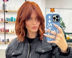 Long Bob With Bangs Red Hair, Auburn Hair Bob Haircut, Ginger Bob Haircut, Red Hair Shoulder Length Straight, Lob Copper Hair, Hairstyles For Auburn Hair, Auburn Short Hair With Bangs, Ginger Bob With Curtain Bangs, Medium Length Auburn Hair With Bangs