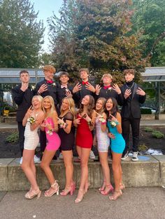 Hoco Pictures Ideas, Funny Prom, Homecoming Poses, Prom Picture Poses, Classic Prom Dress, Dance Picture Poses, Homecoming Pictures, Prom Photoshoot, Cute Formal Dresses