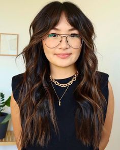 Long Haircuts For Round Faces, Textured Lob With Bangs, Bangs And Highlights, Long Shag Cut, Best Long Haircuts, Haircuts For Round Faces, Shag Cut, Shaggy Long Hair, Long Shag Haircut