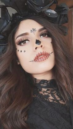 Day of the Dead face paint is inspired by La Catrina, a character created by Mexican artist José Guadalupe Posada. #catrina #makeup Day Of The Dead Makeup