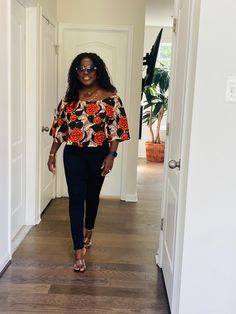 Gorgeous Ankara off shoulder top Perfect for all occasions. Blouse has comfortable elastic band at waist line and shoulder Long sleeve off shoulder style Pair it with jeans , skirt and shorts.  Perfect as a gift Ankara Tops With Jeans, Cape Sleeve Blazer, Robe Kente, Ankara Crop Top, Ankara Kimono, Ankara Blouse, African Blouses, Ankara Tops, Kente Dress