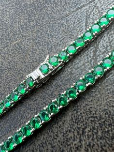 Gorgeous women's or mens 3mm tennis chains.
Solid 925 sterling silver.
Handmade
15-25ct man made green emerald...SO ICY THEY WILL BLIND YOU!
Man made &  look just like natural gemstones and cant tell difference apart without a microscope
Vivid green color
 
Never changes color! Why buy brass from others when you can get real solid silver with us!
LIFETIME GUARANTEE!

3mm thick
16-28" in length so you can wear as a choker or a longer chain!
 
21-33 grams de Silver Oval Tennis Necklace Gift, Emerald Tennis Bracelet Gift, Round Emerald Tennis Bracelet As Gift, Round Emerald Tennis Bracelet Gift, Green Cubic Zirconia Round Tennis Bracelet, Green Round Cubic Zirconia Tennis Bracelet, Green Cubic Zirconia Tennis Bracelet, Aaa Quality Round Emerald Jewelry, Emerald Diamond Necklace