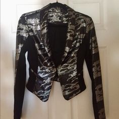 Sequined Guess Jacket Never Worn Guess Jacket, Suit Jackets, Blazer Suit, Black Silver, Suit Jacket, Jackets & Coats, Jackets For Women, Blazer, Silver