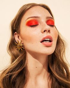 Mekap Mata, Smink Inspiration, Style Magazine, Editorial Makeup, Beauty Editorial, Creative Makeup, Artistry Makeup, Curly Hairstyle