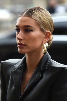 Fun Wigs, Slicked Back Hairstyles, Hairstyles Female, Low Bun Hairstyles, Smink Inspiration, Boring Hair, Hairstyle Inspiration, Slick Back, Slicked Back Hair