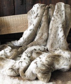 an animal print blanket on top of a wooden bench