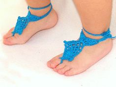 I am so getting these for Kai this summer ;)  Cannot wait! Turquoise Sandals, Travel Kids, Fashion Showroom, Barefoot Sandals Baby, Crochet Barefoot Sandals, Baby Fish, Crochet Sandals, City Living, Three Kids