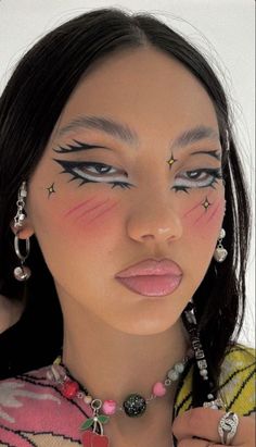 Weird Makeup Ideas, Uk Black Makeup, Avant Garde Makeup Creative, Face Chart Makeup Ideas, 2024 Makeup Trends, Graphic Liner Makeup, Flawless Face Makeup, Drag Makeup