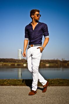 FASHION MEN STYLE How To Wear White Jeans, White Pants Men, Tommy Hilfiger Fashion, Brown Suede Loafers, White Chinos, White Jeans Men, White Jeans Outfit, Chambray Shirt Dress, Mens Fashion Smart