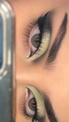 Maquillage On Fleek, Mekap Mata, Prom Eye Makeup, Eye Makeup Pictures, Smink Inspiration, Green Makeup, Eye Makeup Designs, Makijaż Smokey Eye, Dope Makeup