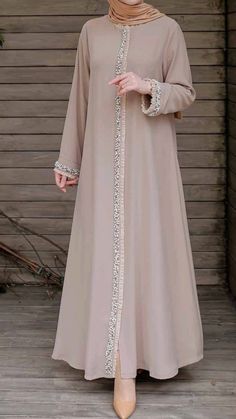 abaya Desain Dress Muslim, Simple Abaya, Abaya Designs Latest, Islamic Fashion Dresses, Abaya Design, Casual Attire For Women, Hijab Designs