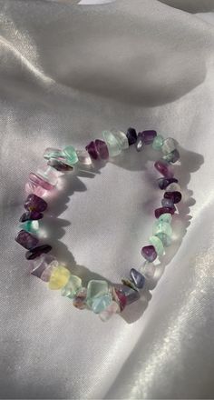 crystal chip bracelets🍀 ONLY COMES WITH 1 Crystal Chip Bracelet Diy, Crystal Chip Bracelet Ideas, Crystal Chip Earrings, Chip Crystal Bracelet, Crystal Chip Necklace, Stone Chip Bracelet, Chip Bead Jewelry, Crystal Chip Bracelet, Chip Bracelet