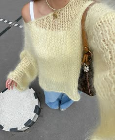 Yellow Knitted Sweater Outfit, Monday Sweater Petiteknit, Light Yellow Sweater Outfit, Yellow Knit Sweater Outfit, Yellow Sweater Outfit, Winter Outfit Ideas Casual, Ny Fits, Knitted Top Outfit, Crochet Wardrobe