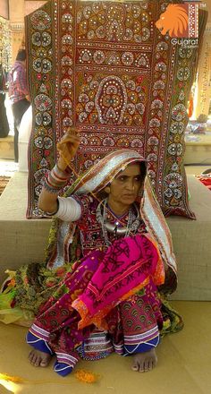 Camel Painting, Appliqué Work, Chania Choli, Kutch Work Designs, Bandhani Dress, Indian Illustration, Indian Women Painting, Indian Interiors, Kutch Work