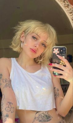 Short Wolf Haircut, Grunge Princess, Cool Makeup, New Hair Look, Wolf Haircut, Short Grunge Hair, Shaggy Short Hair, Short Haircut Styles, Alternative Makeup