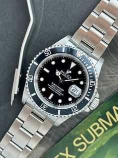 This Rolex Submariner with reference 16610 is in great condition. The 40mm stainless steel case is in great shape and is fitted on stainless steel Oyster bracelet with flip-lock clasp. The watch dates back to 1991. The calibre 3135 movement was fully serviced by our watchmaker and is keeping accurate time. Rolex Submariner Jubilee, Used Rolex Submariner, Rolex Watches Submariner, Luxurious Watch, Rolex Submariner No Date 124060, Rolex Submariner Date, Rolex Submariner No Date, Submariner Date, Watch Box