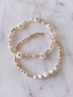 Anting Manik, Bridal Bracelet Pearl, Preppy Jewelry, Daisy Bracelet, Bracelet Inspo, Bracelet Shop, Diy Bracelet Designs, Beads Bracelet Design, Handmade Jewelry Tutorials