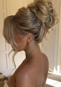 messy french twist updo, messy high bun, messy upstyle, messy textured upstyle, wedding updos, wedding hairstyle, messy updo hairstyle for elegant look, messy updos, hairstyle ideas , updo, wedding updo hairstyle , 90s updos, textured updo, upstyle Low Messy Bun Formal Hair, Bridal Hair Aesthetic, Bridal Shower Updo Hairstyle Ideas, Messy Bun For Short Hair Wedding, Wedding Hair Up High, Big Bun Hair Romantic, Messy Bun Upstyle, Old Hollywood Glamour Updo, Fancy Updos For Long Hair Wedding