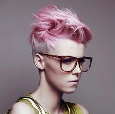 nice Idée coupe courte : Pink hair... Mohawk Hairstyles For Women, Short Punk Hair, Hairstyles With Glasses, Short Hair Pixie Cuts, Mohawk Hairstyles, Trendy Short Haircuts, Punk Hair, Short Hair Color