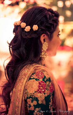 #TheBrideGuide: These Fun, Easy & Amazing Hairstyles Are Just Perfect For Your Sangeet! Side Open Hairstyles, Engagement Hairstyles Indian, Open Hairstyles Indian Wedding, Hairstyles For Lehenga, Bridal Hairstyle For Reception, Hairstyles Indian Wedding, Hairstyles For Indian Wedding