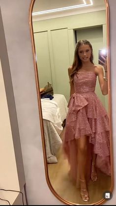 Détails de l'article :   Numéro de produit : C2629   Tissu : Paillettes   Silhouette : Haut Bas   Manches : Sans manches   Style de dos : fermeture éclair Prom Dress Ideas Pink, 15th Birthday Dresses, Semi Formal Outfits For Women Dress, Semi Formal Party