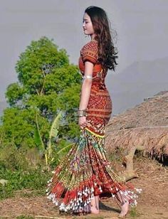 Chin dresd Hakha Chin Traditional Dress, Amy Adams Hair, India Traditional Dress, Thailand Dress, Thai Silk Dresses, Traditional Dresses Designs, High Fashion Outfits