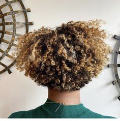 Explore the top Natural Hair styles of 2024. Embrace your unique curls and texture with these inspiring and beautiful looks. Short Natural Curly Hair, Natural Curly Hair Cuts, Tapered Natural Hair, Natural Hair Cuts, Natural Hair Short Cuts, Natural Hair Inspiration, Hair Crush, Relaxed Hair, Natural Hair Journey