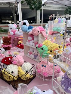 crochet animals small vendor flea market Crochet Small Business Aesthetic, Crochet Booth Set Up, Crochet Booth Ideas, Crochet Market Prep, Crochet Market Stall, Crochet Vendor Display