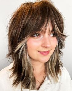 Choppy Haircuts, Shaggy Hair, Shag Hairstyles, Shoulder Length Hair Cuts, Shag Haircut, Feathered Hairstyles, Shoulder Length Hair, Hairstyles With Bangs, Pretty Hairstyles