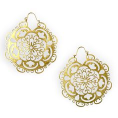 Lightweight, delicate floral filigree inspired dangling statement earrings. These statement while meant to be notice, offer wonderful versatility with the simple brush metal finish. Details: Delicate floral filigree inspired dangling statement earrings with hook back suitable for pierced ears. Size: Length of drop: ~ 2.5" (6.4 cm), diameter: ~ 2" (5.1 cm) Material: Silver plated brass, brass