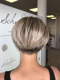 Κούρεμα Bob, Trendy Bob, Trendy Bob Hairstyles, Short Hair Pixie Cuts, Short Grey Hair, Short Hairstyles For Thick Hair, Edgy Short Hair