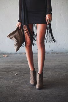 Tassels and walnut suede are a match made in heaven http://sevenbootlane.com/products/erin-walnut-suede How To Wear Ankle Boots, Ankle Boots Dress, Looks Party, Bohol, Minimal Chic, Inspiration Mode, Mode Inspiration