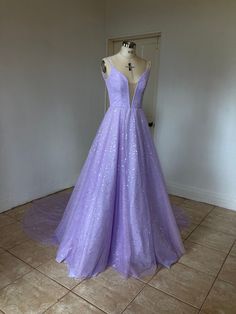 Lavender Tulle Evening Dress For Party, Lilac Wedding Dress, Structured Skirt, Galaxy Dress, Matric Dance, Tulle Underskirt, Lilac Wedding, Dress Bag, Back Skirt