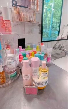 Preppy Organization, Cheer Flyer, Oily Skin Care Routine, Cute Gifts For Friends, Shower Skin Care