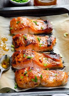 Clean Eating Baked Thai Salmon Recipe -- 3 ingredient and 15 minute out of this world healthy dinner. Thai Salmon, Být Fit, Clean Eating Baking, Kyle Lowry, Delicious Clean Eating, Free Weight, Salmon Recipe, Baked Salmon