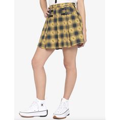 "Brand New" Harry Potter Skirt Pleated Skirts China / 65% Polyester, 35% Rayon Juniors Sizes Harry Potter Skirt, Harry Potter Dress, Pleated Plaid Skirt, Harry Potter Hufflepuff, Plaid Pleated Skirt, Yellow Skirt, Girls Cardigan, Beautiful Skirts, Plaid Skirt